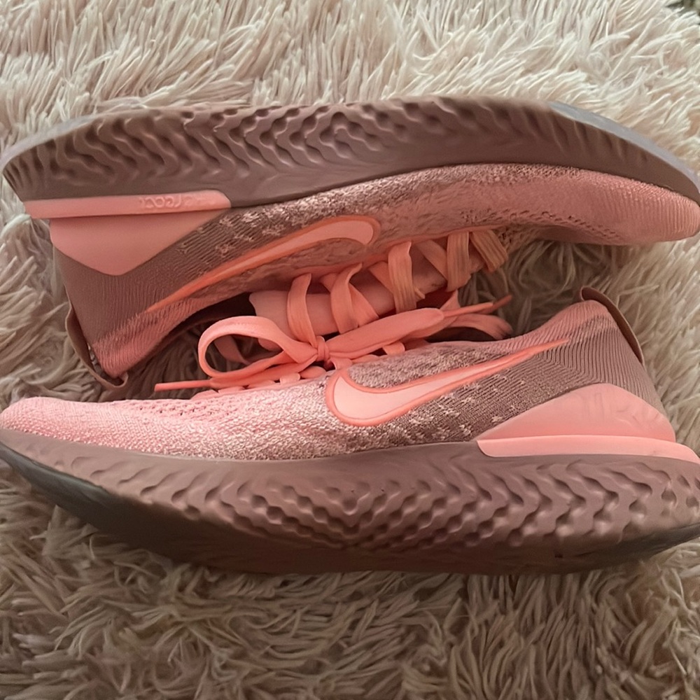 Nike Women's Epic React Flyknit 2 Running Shoes